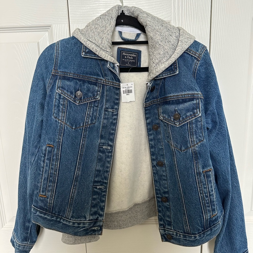 Abercrombie & Fitch Denim Jacket with Gray Hood Size Small NWT